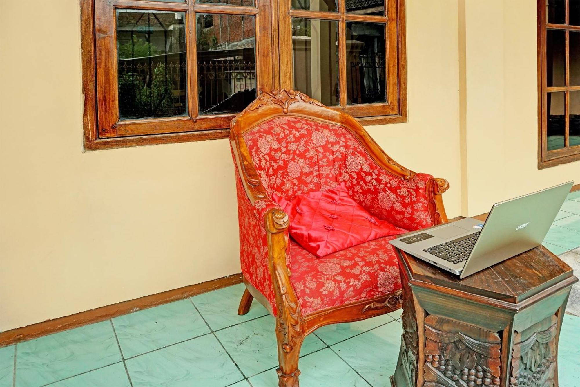 Spot On 92450 Homestay Simpang Panji Suroso Syariah Malang Dış mekan fotoğraf