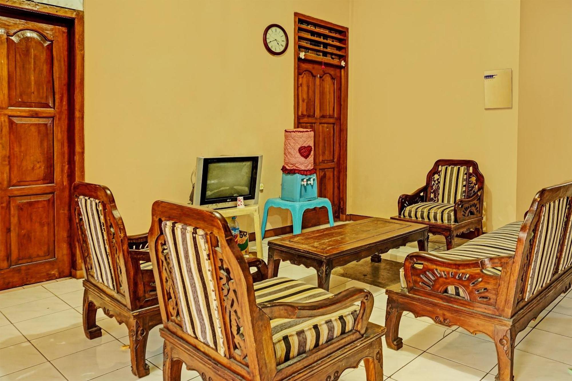 Spot On 92450 Homestay Simpang Panji Suroso Syariah Malang Dış mekan fotoğraf