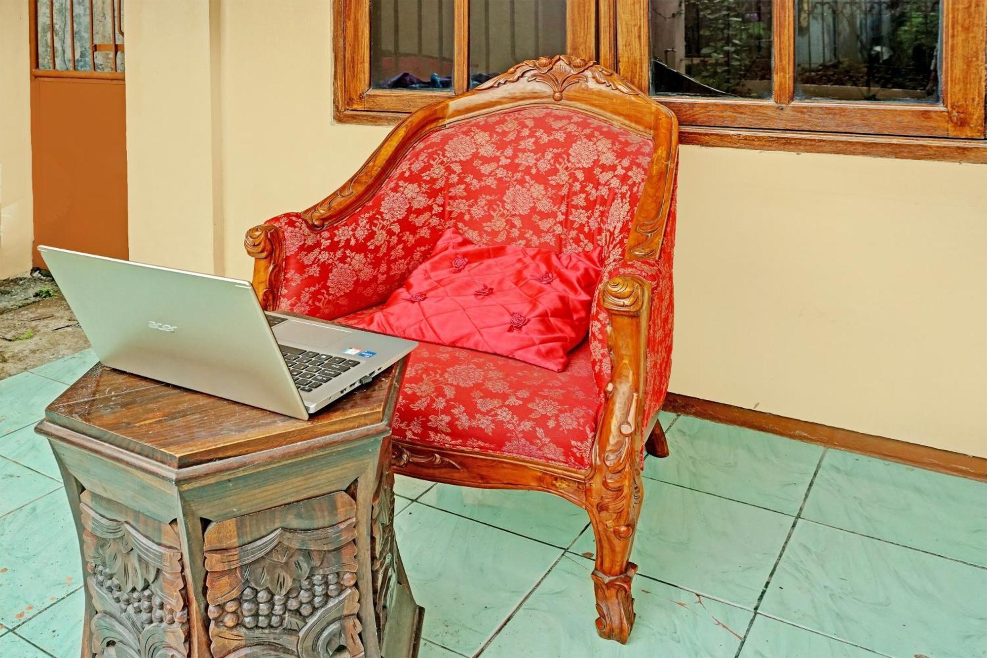 Spot On 92450 Homestay Simpang Panji Suroso Syariah Malang Dış mekan fotoğraf